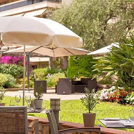Hotel The Originals Residence, Les Strelitzias, 3*