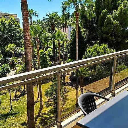 Hotel The Originals Residence, Les Strelitzias,