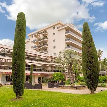 The Originals Residence, Les Strelitzias, Hotel