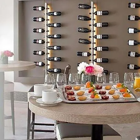 Hotel The Originals Residence, Les Strelitzias, 3*